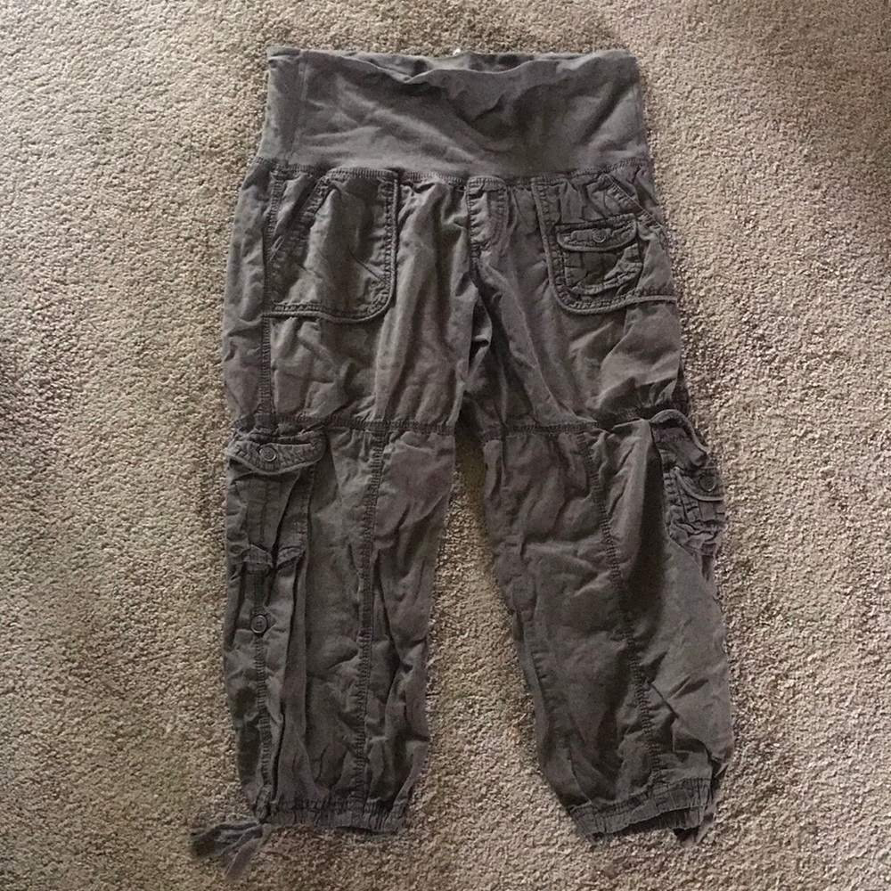Maternity capris